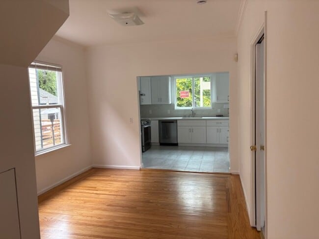 Building Photo - Beautiful Remodeled Berkeley 3 Bedroom Dup...