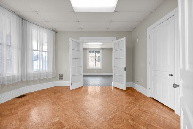 Building Photo - 137 N 7th St