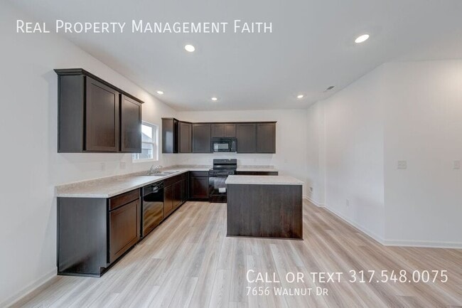 Building Photo - 7656 Walnut Dr