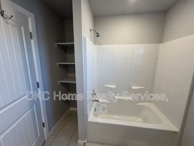 Building Photo - 928 Dusky Valley Ln