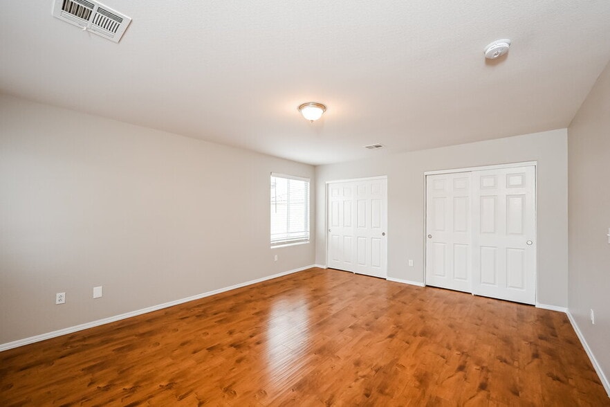 Building Photo - 5714 Old Colony Dr