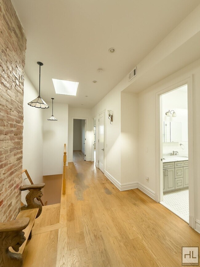 Building Photo - EASTERN PARKWAY / Remarkable Renovated 4-Bed 3-Bath in Prime Crown Heights