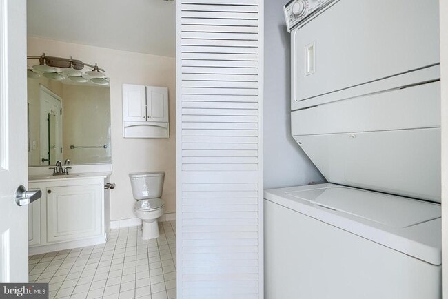 Building Photo - 23 Pierside Dr