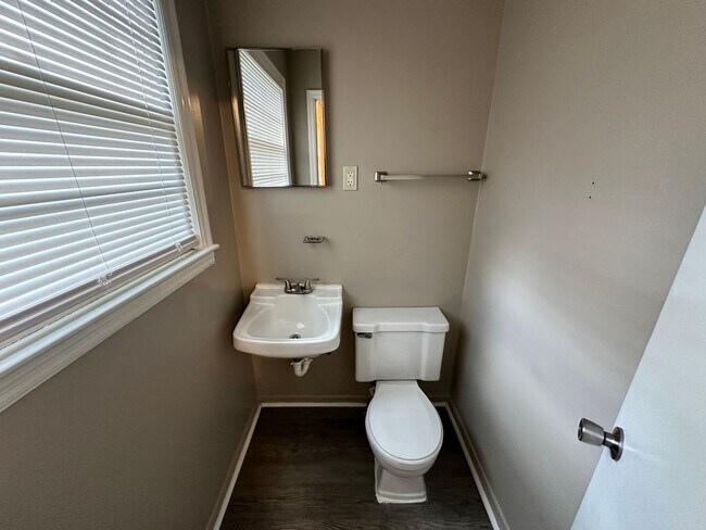 Building Photo - 4036 Tavineer Dr