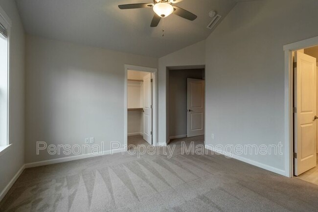 Building Photo - 5831 NE 56th Pl