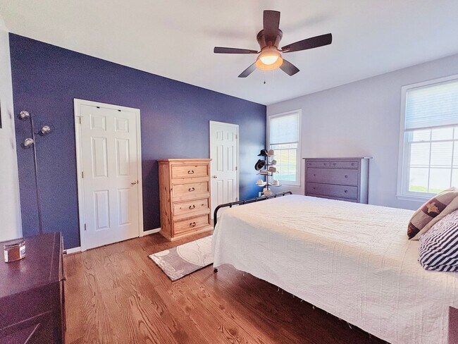 Building Photo - FREDERICKSBURG - MINUTES TO VRE - EASY COMMUTE TO QUANTICO!