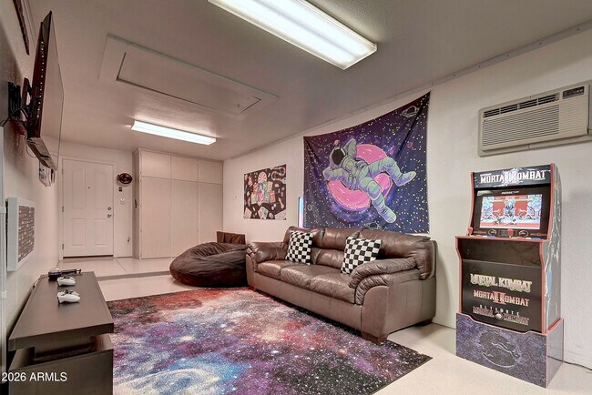 Building Photo - 1027 W 19th St