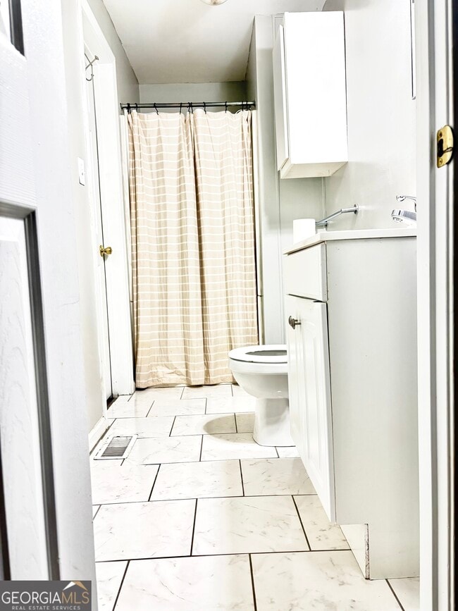 Building Photo - 19 Helms St