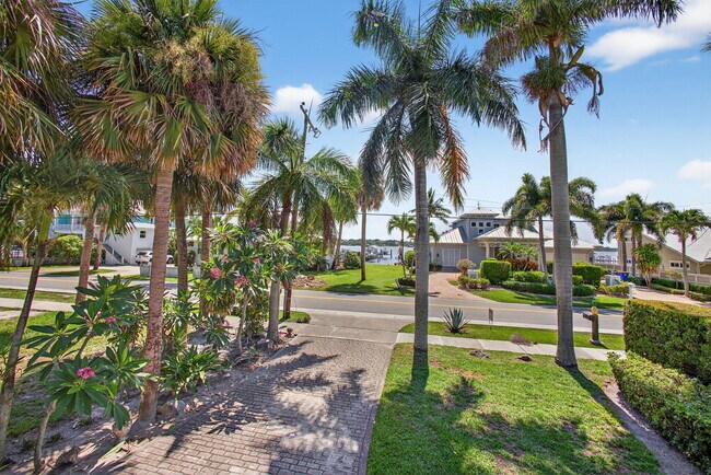 Building Photo - 1042 SE St Lucie Blvd