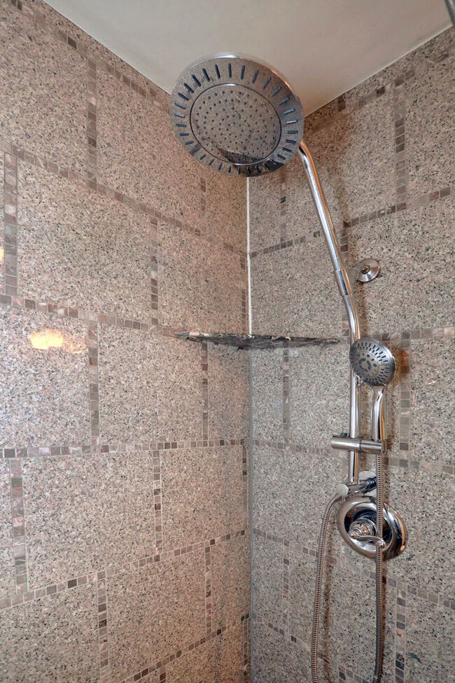 Building Photo - 236 Deerpath Ct