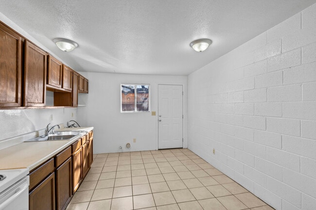 Building Photo - 4535 E Bellevue St