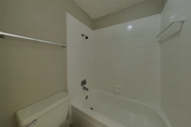 Building Photo - 13307 Venice Cir