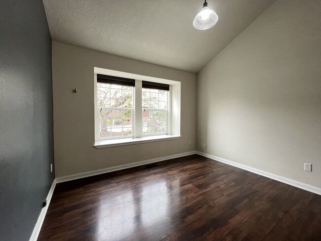 Building Photo - Stunning Lake Oswego Home with Outdoor Retreat, Vaulted Ceilings & Walk-In Closet