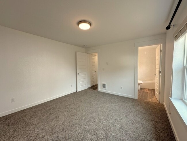 Building Photo - Modern & Stylish 4 Bed, 2.5 Bath Remodel!