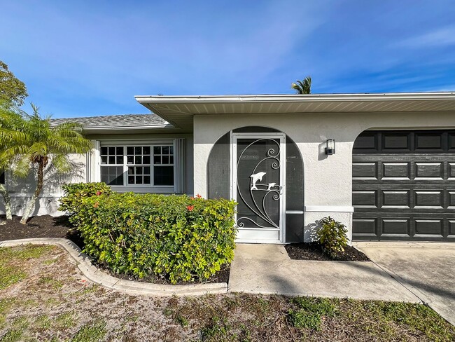 Building Photo - Cape Coral Pool Home with Canal!