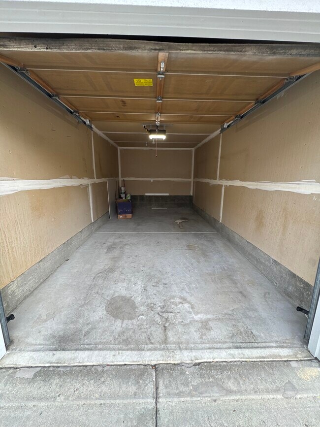 Building Photo - 39842 Potrero Dr