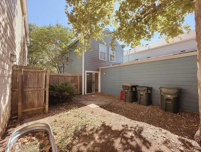 Building Photo - 130 Rush Haven