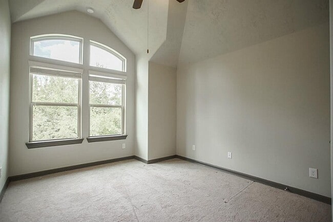 Building Photo - 103 Aventura Pl