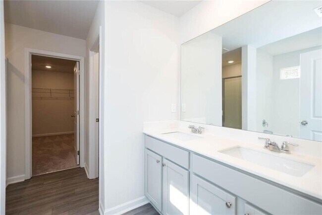 Building Photo - 242 Lookout Dr