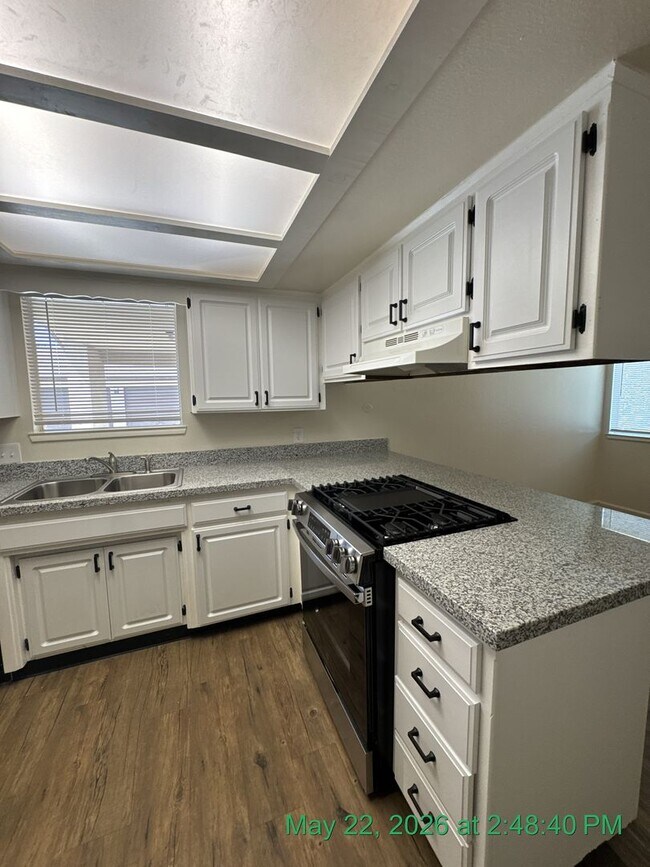 Building Photo - 1566