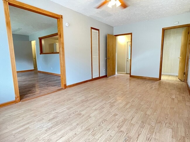 Building Photo - 10909 Leavenworth St