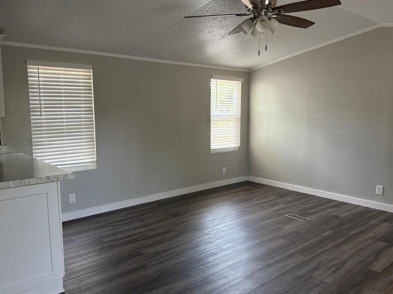 Master bedroom - 1403 Harper Dr