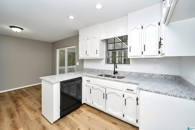 Building Photo - 18 Polaris Cir