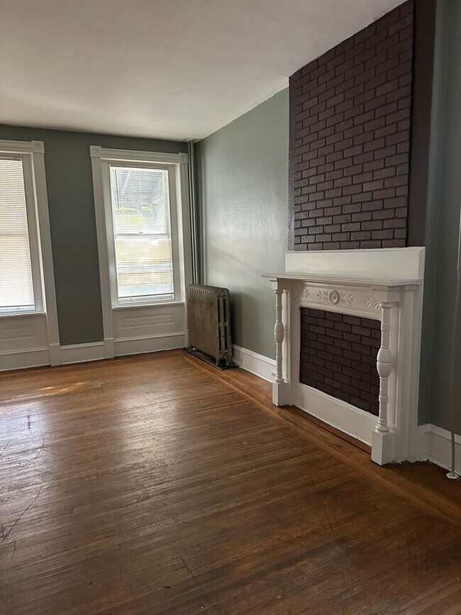 Building Photo - 405 Green Terrace