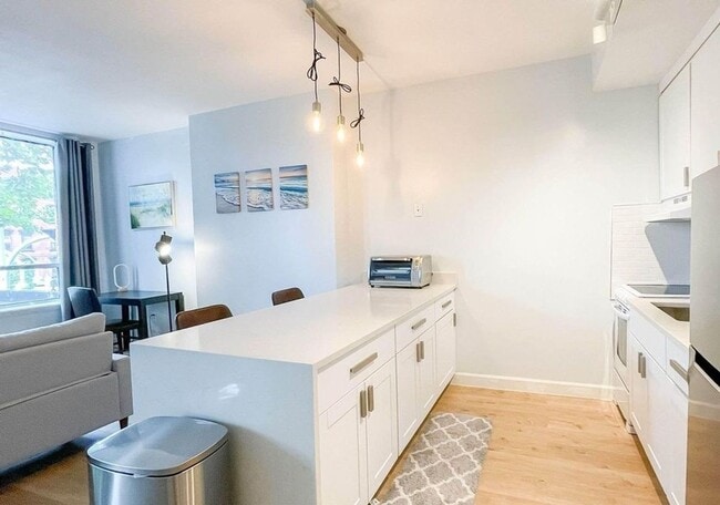 Building Photo - Charming Studio Condo in Norwalk