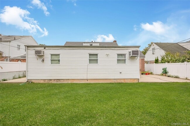 Building Photo - 1624 Wales Ave