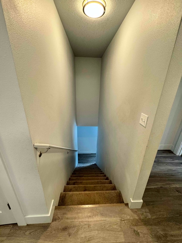 Building Photo - 302 Oak St