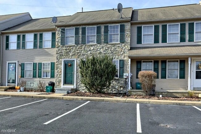 Primary Photo - 3 br, 1.5 bath Townhome - 767 Knoll Drive