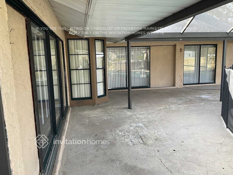 Building Photo - 1502 Carter Oaks Dr