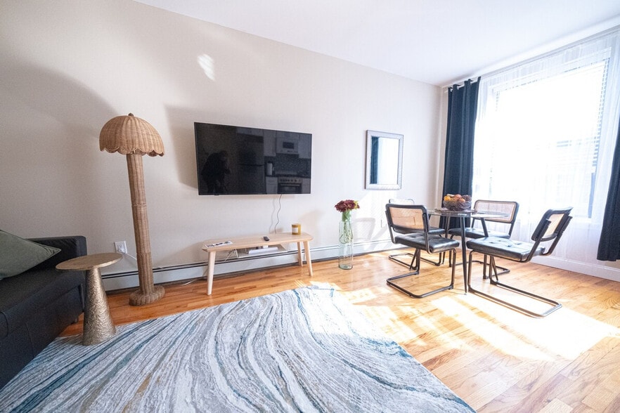 Building Photo - 247 W 113th St