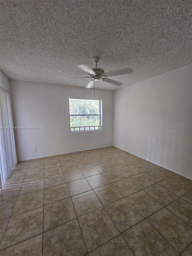 Building Photo - 9999 Summerbreeze Dr