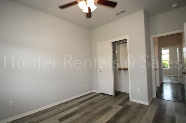Building Photo - 1619 Neuberry Cliffe