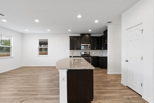 Building Photo - 405 Staunton Dr