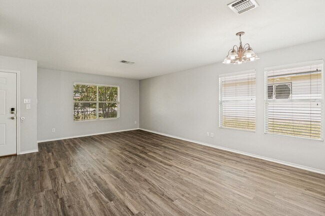 Building Photo - 4-Bedroom in The Enclave at Willow Point