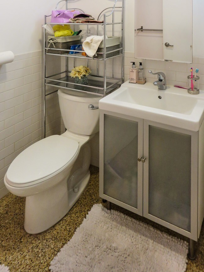 Interior Photo - 75 Easton Ave