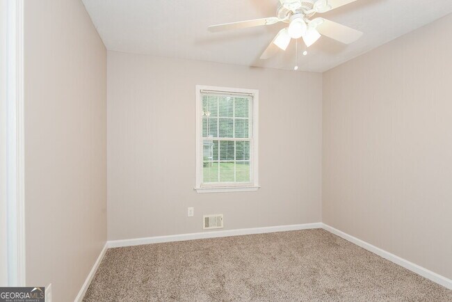 Building Photo - 28 Sweetwater Dr