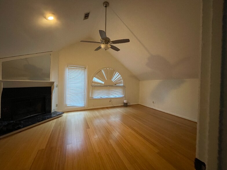 Building Photo - 410 Drexel Ave