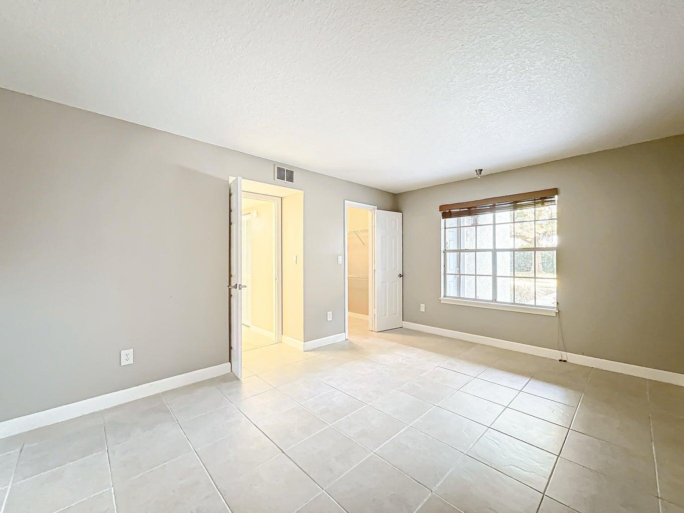 Building Photo - 1020 Crystal Way