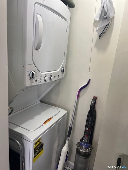 Building Photo - 1283 Hope St