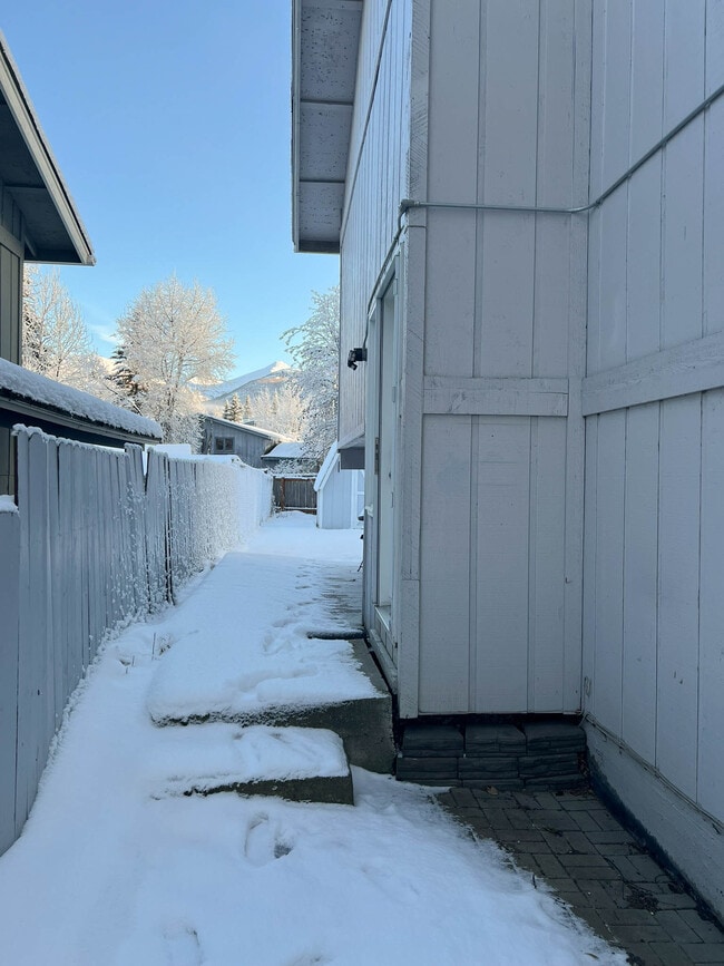 Building Photo - 3811 Resurrection Dr