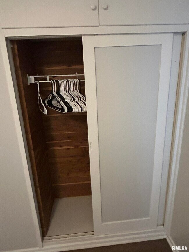 Building Photo - 5106 N Glen Elm Dr