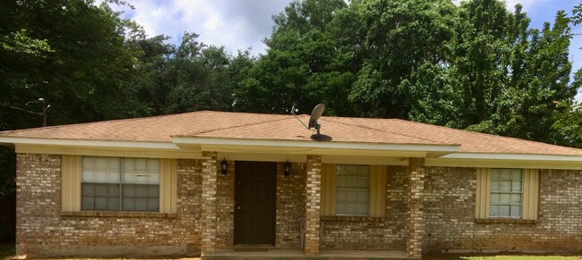 Primary Photo - 700 Bonneville Dr