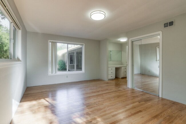 Building Photo - Home For Rent in Beautiful Saratoga!