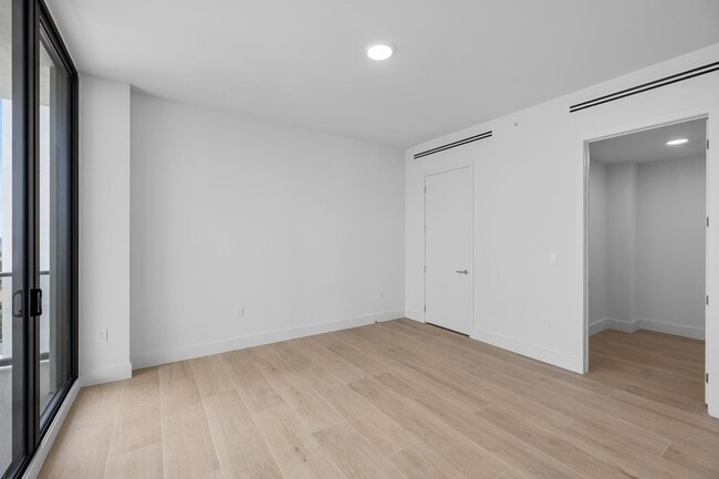 Building Photo - 305 Briny Ave