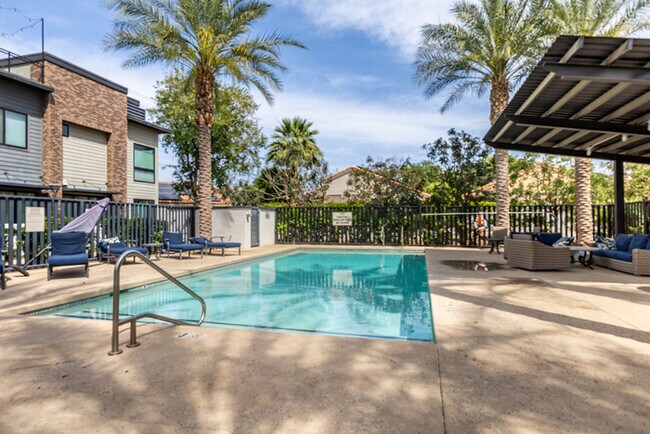 Building Photo - 164 E Lexington Ave