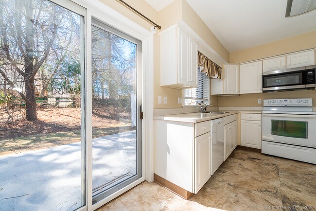 Building Photo - 16 Brantwood Dr
